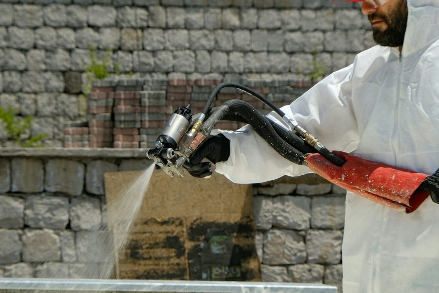 Sablage et décapage de surfaces dures
